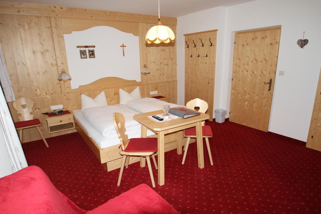 Villa Alpenbauernhof Gröbenhof Fulpmes Zimmer foto