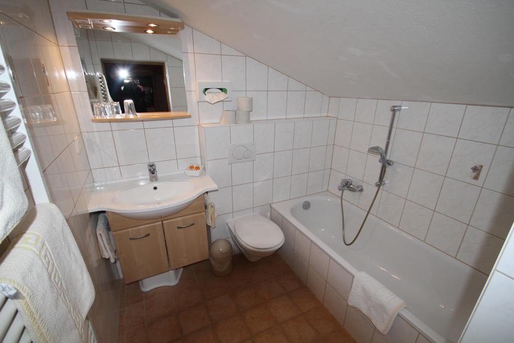 Villa Alpenbauernhof Gröbenhof Fulpmes Zimmer foto