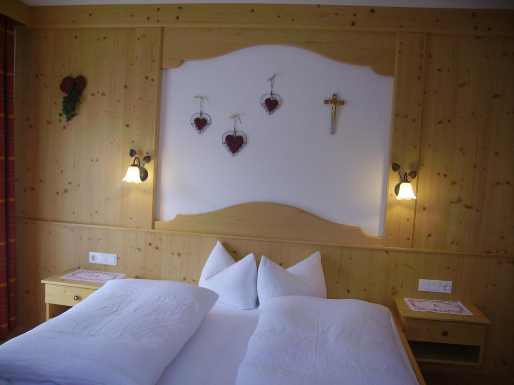 Villa Alpenbauernhof Gröbenhof Fulpmes Zimmer foto
